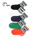 2020 Custom Fashion Logo Baumwollstreifenschule Kinder Kinder Tube Boy Socken Socken